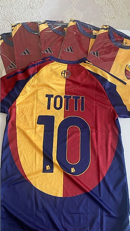 Tottı 10 Roma Nostalji Forma Tişört
